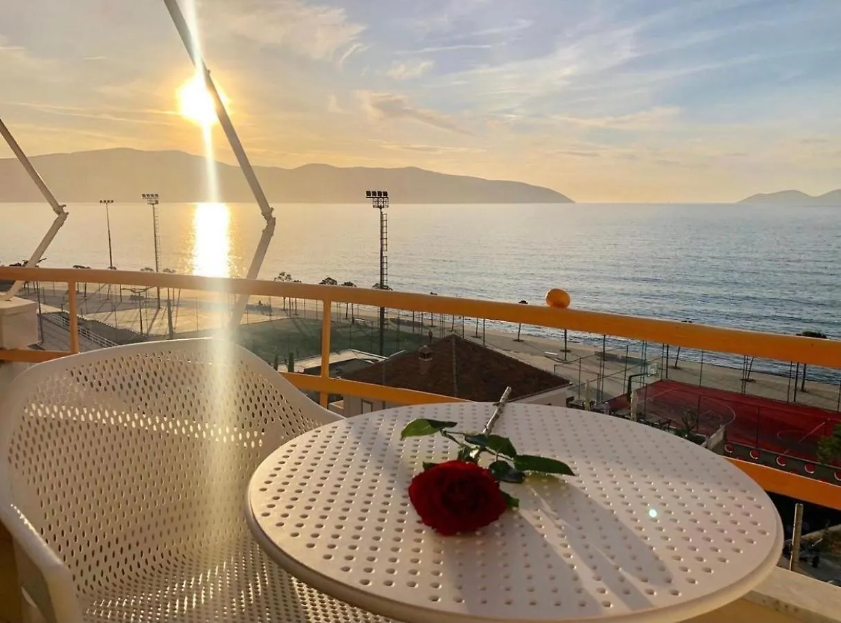***  ホテル ルンゴマーレ Vlorë アルバニア