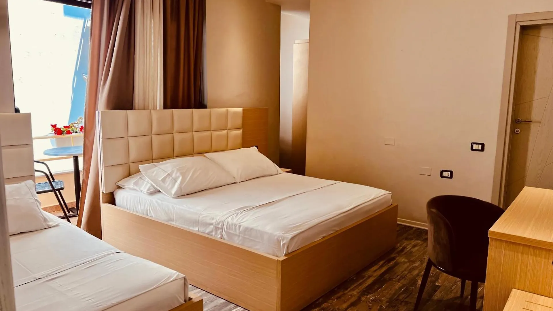 Hotel Lungomare Vlorë 3*,