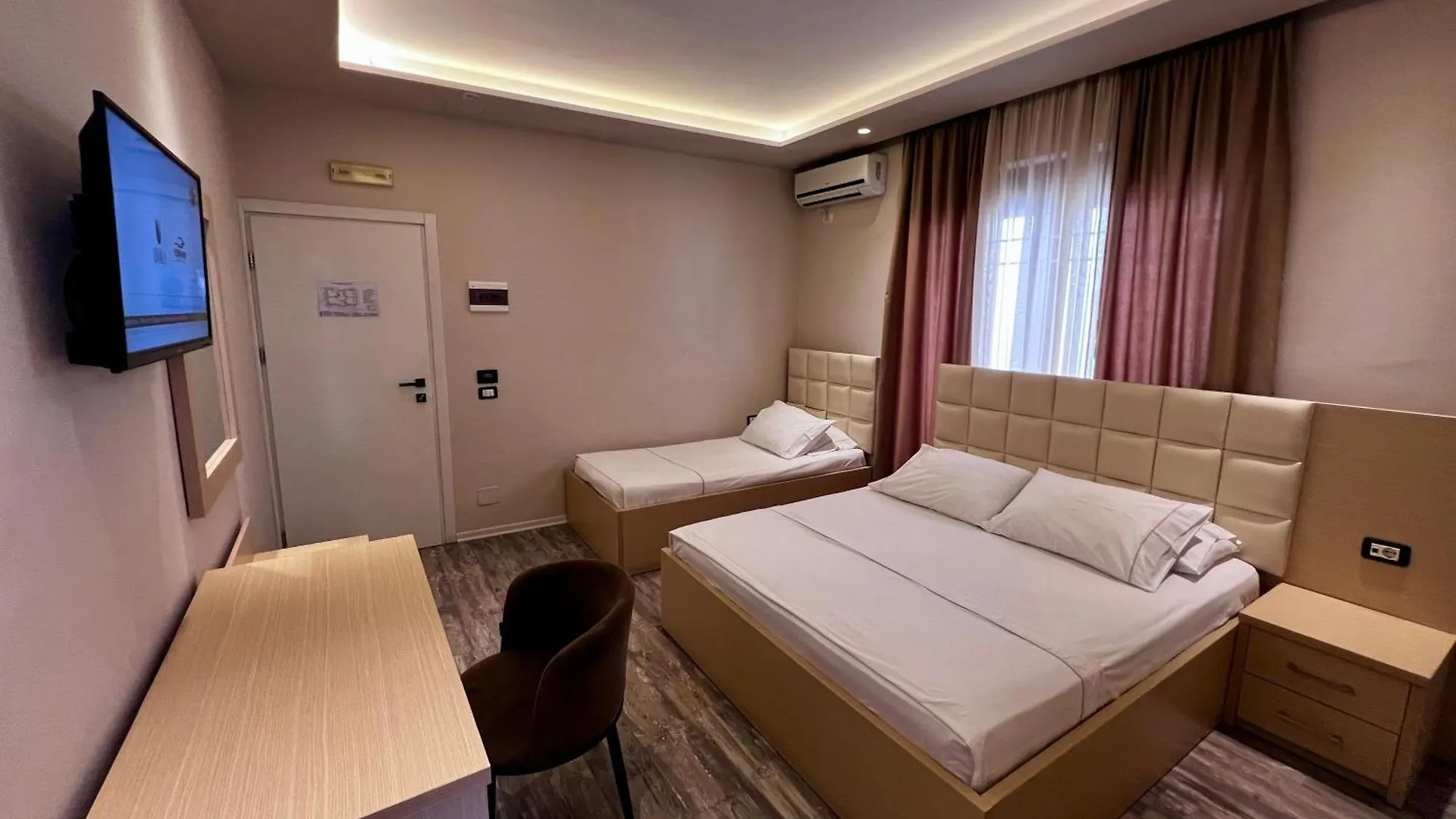 Hotel Lungomare Vlorë 3*,  Albania