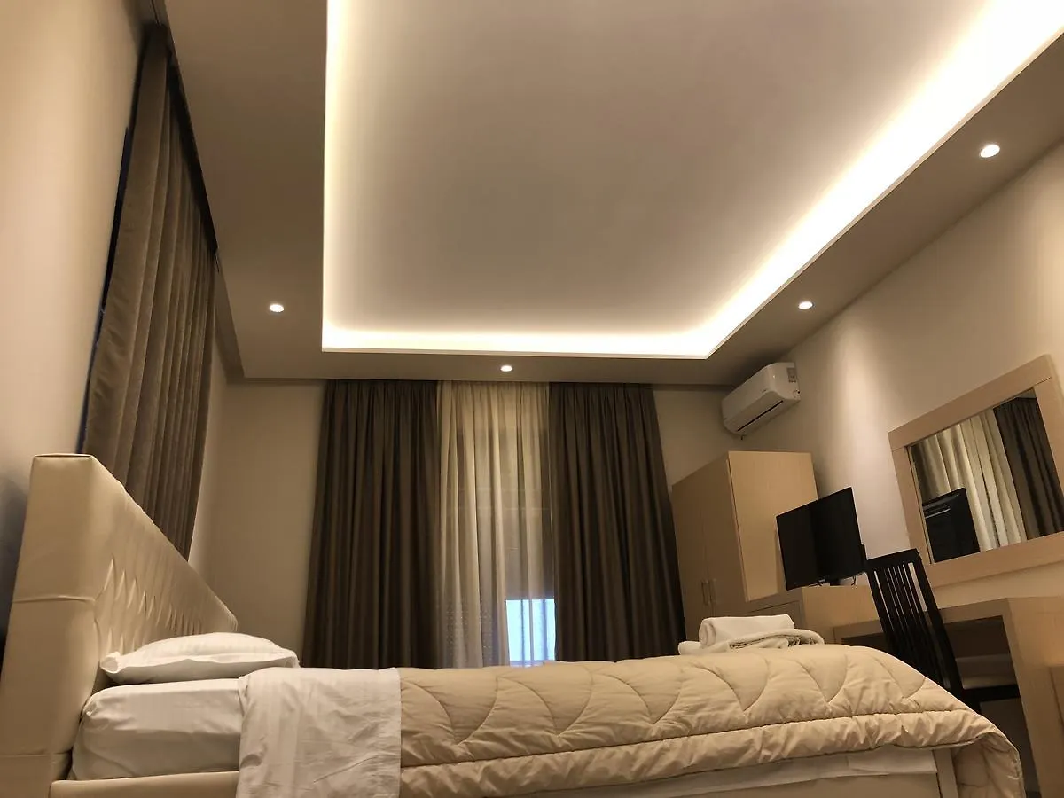 ***  ホテル ルンゴマーレ Vlorë アルバニア
