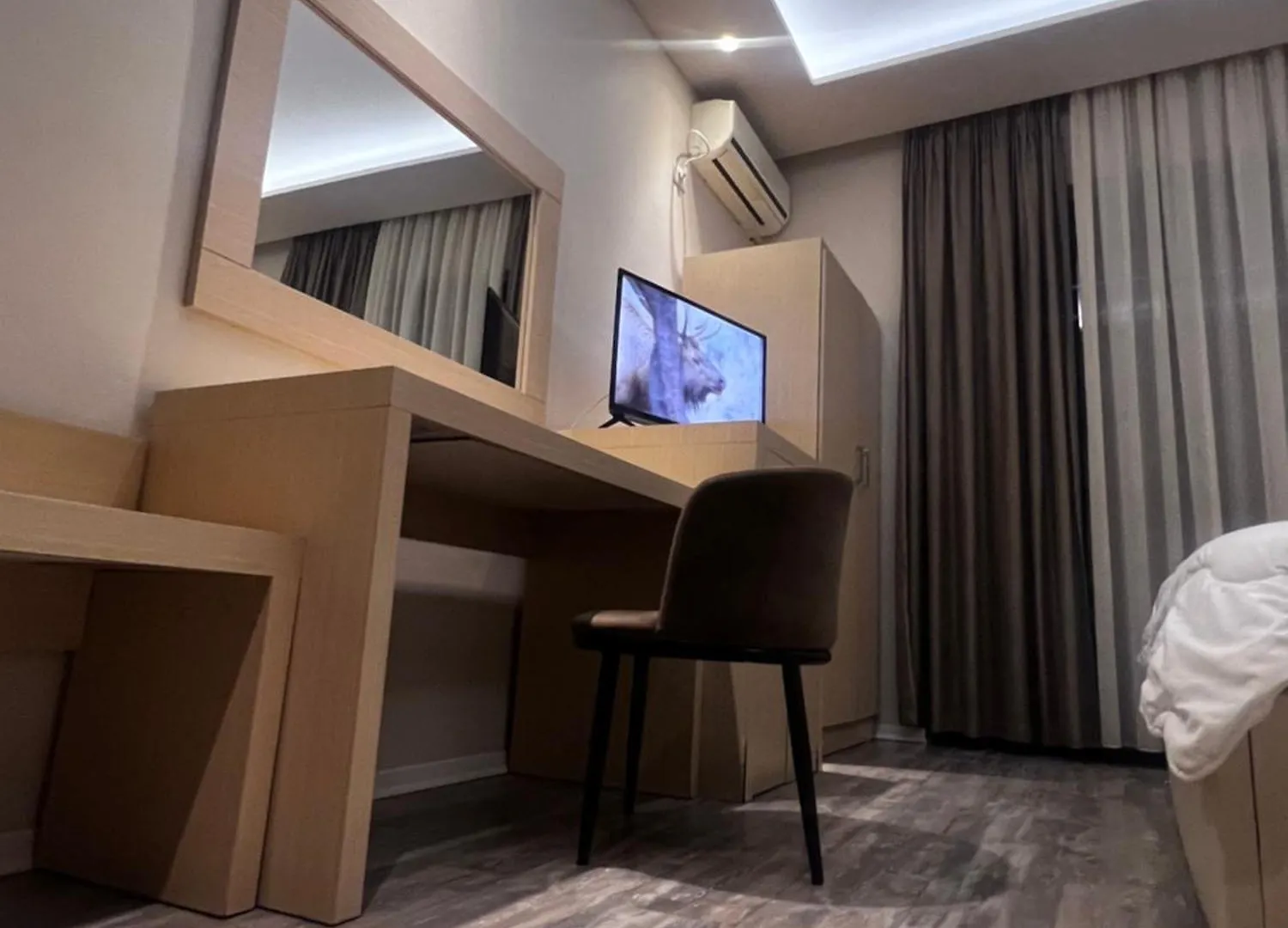 Hotel Lungomare Wlora 3*,  Albania